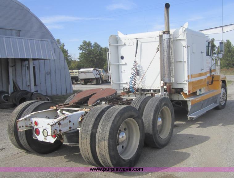 image for item C5059 1993 Freightliner FLD semi truck