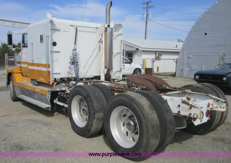 image for item C5059 1993 Freightliner FLD semi truck