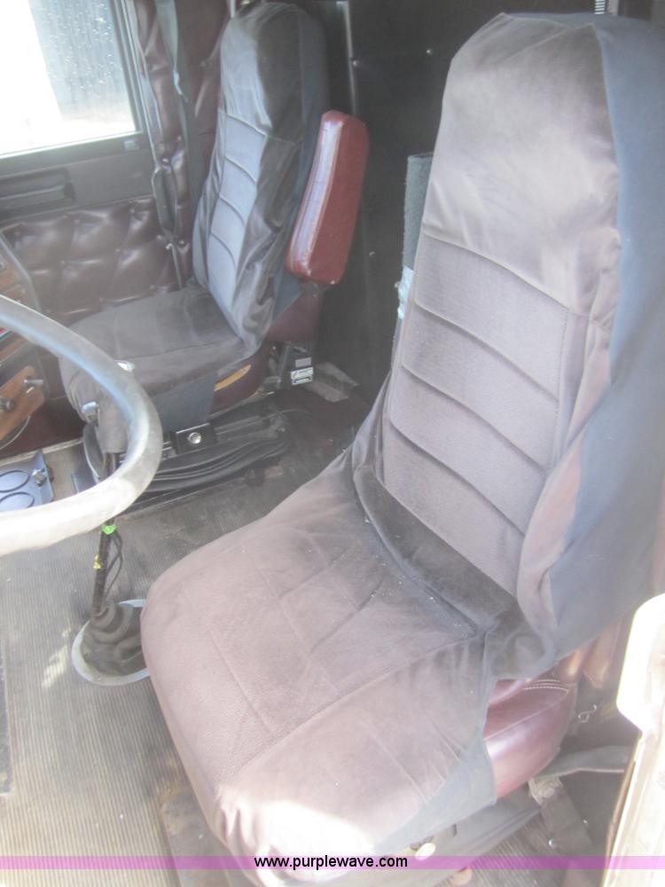 image for item C5059 1993 Freightliner FLD semi truck