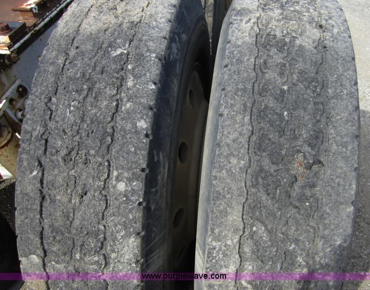 image for item C5059 1993 Freightliner FLD semi truck