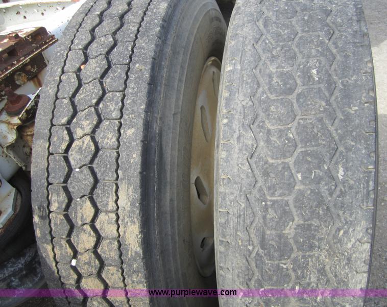 image for item C5059 1993 Freightliner FLD semi truck