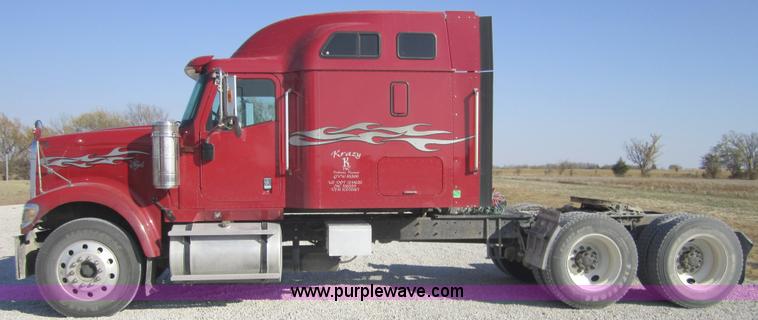 image for item C5153 2001 International 9900i semi truck