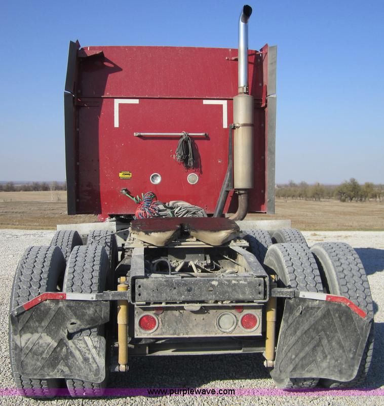 image for item C5153 2001 International 9900i semi truck