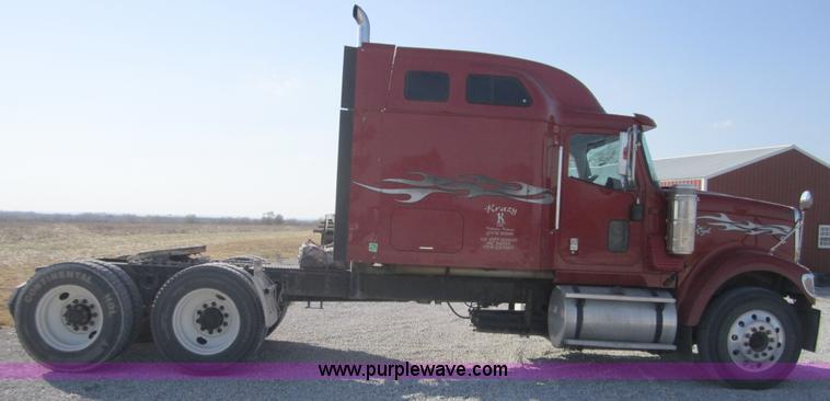 image for item C5153 2001 International 9900i semi truck