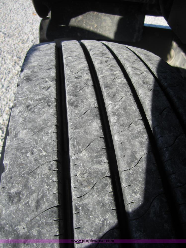 image for item C5153 2001 International 9900i semi truck