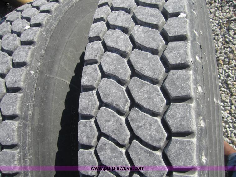 image for item C5153 2001 International 9900i semi truck