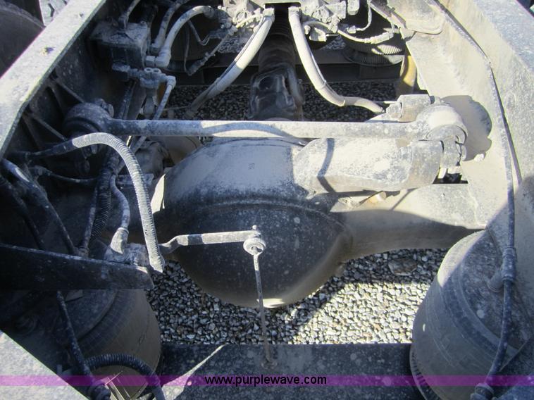 image for item C5153 2001 International 9900i semi truck