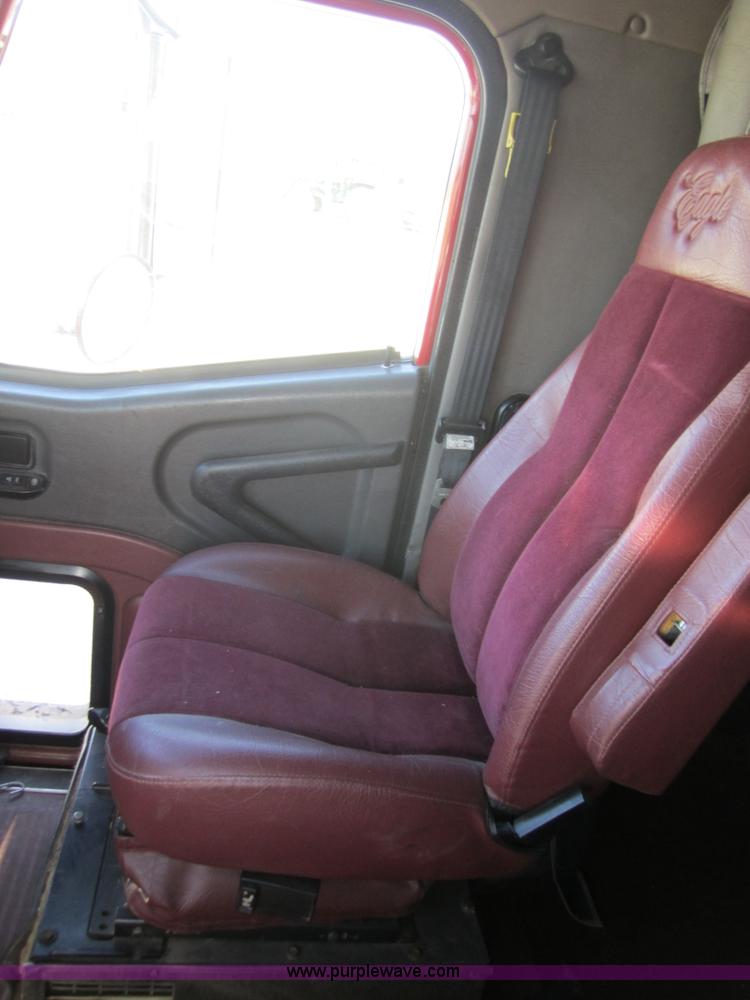 image for item C5153 2001 International 9900i semi truck