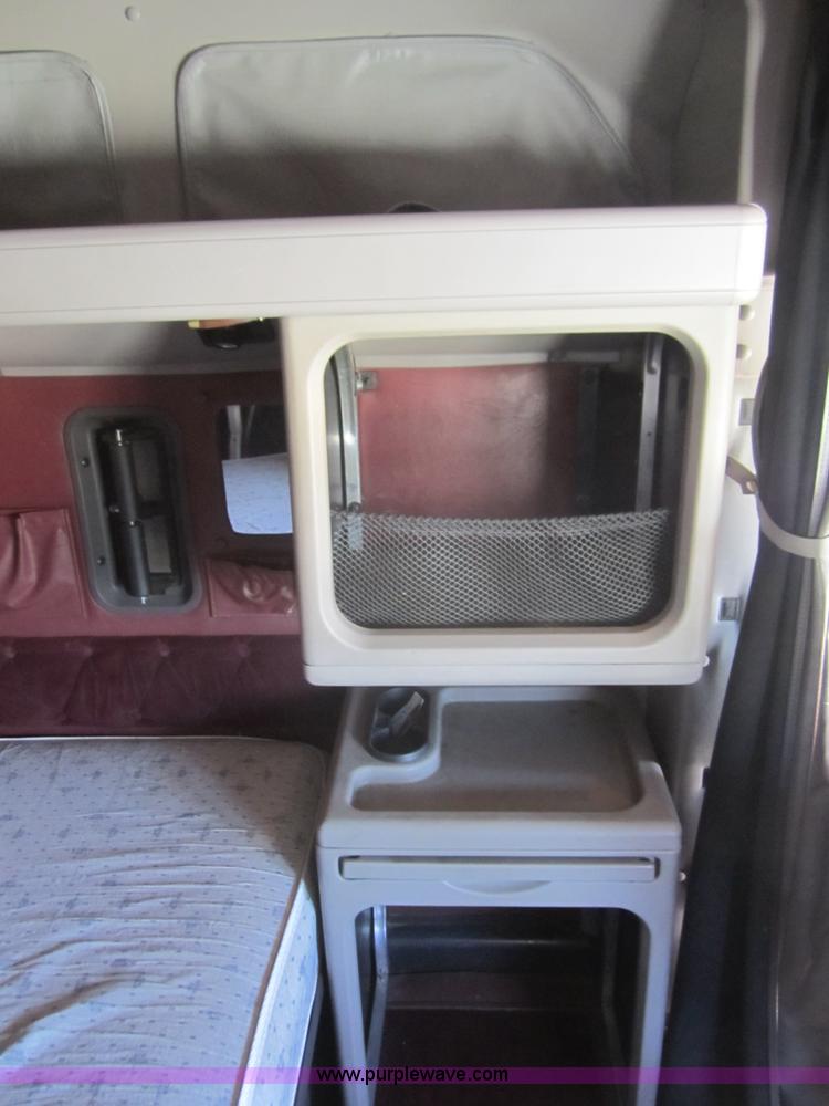 image for item C5153 2001 International 9900i semi truck