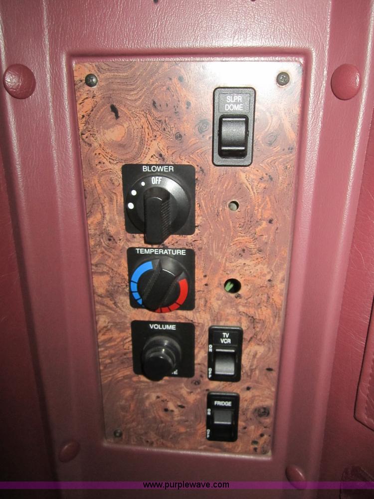 image for item C5153 2001 International 9900i semi truck