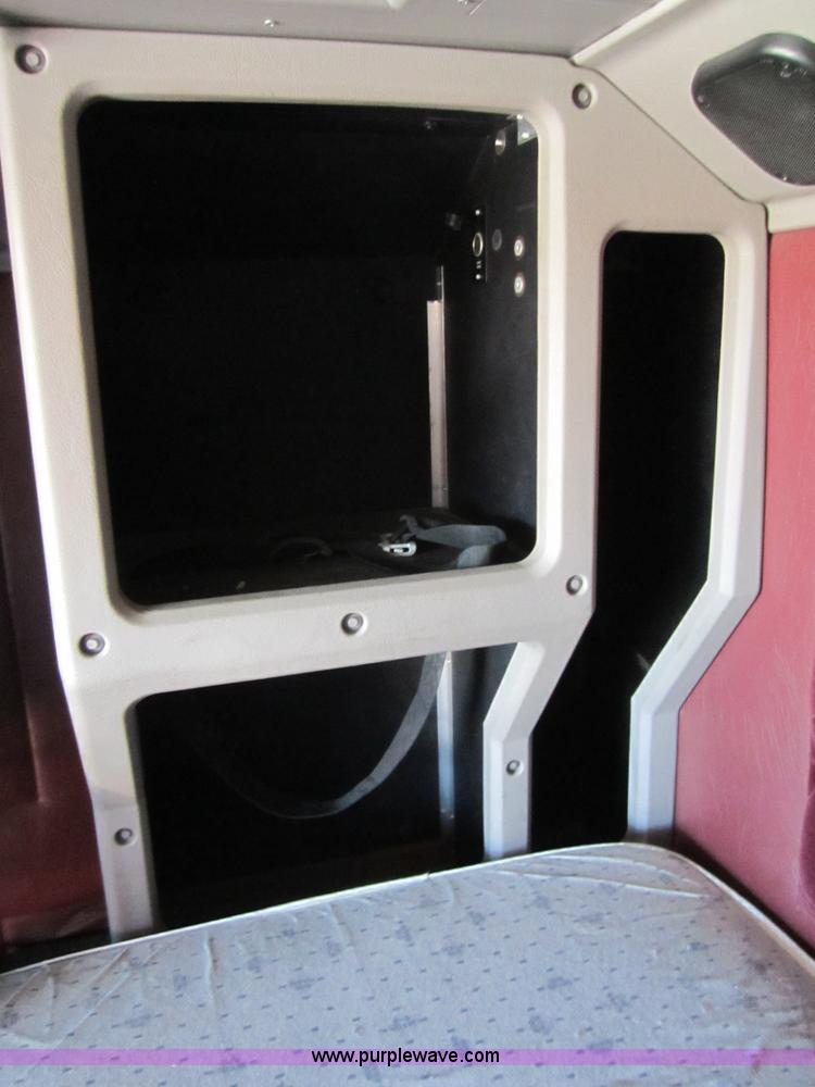 image for item C5153 2001 International 9900i semi truck