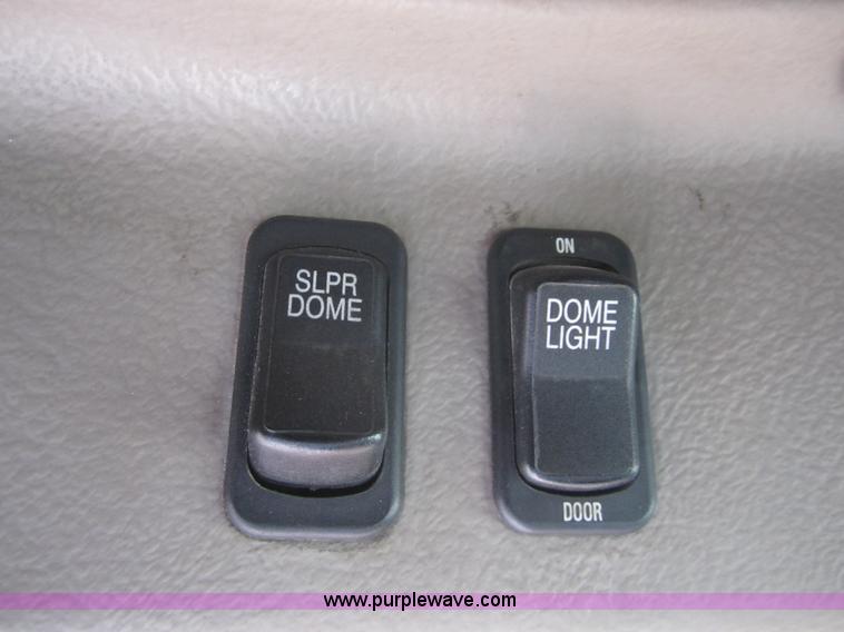 image for item C5153 2001 International 9900i semi truck