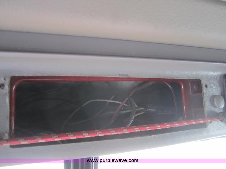 image for item C5153 2001 International 9900i semi truck