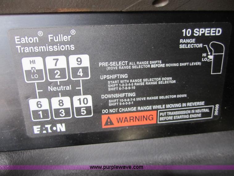 image for item C5153 2001 International 9900i semi truck