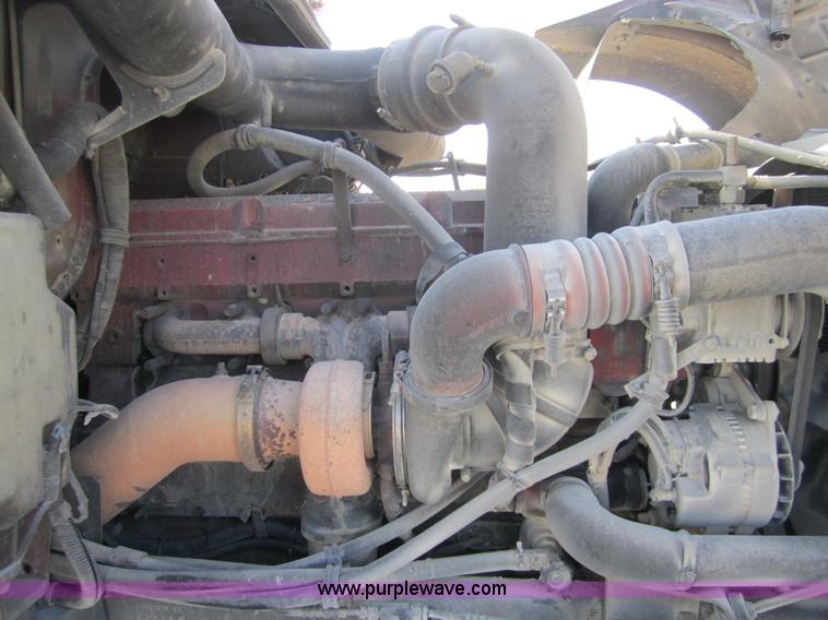 image for item C5153 2001 International 9900i semi truck