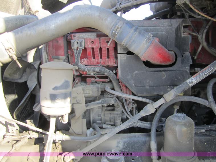 image for item C5153 2001 International 9900i semi truck