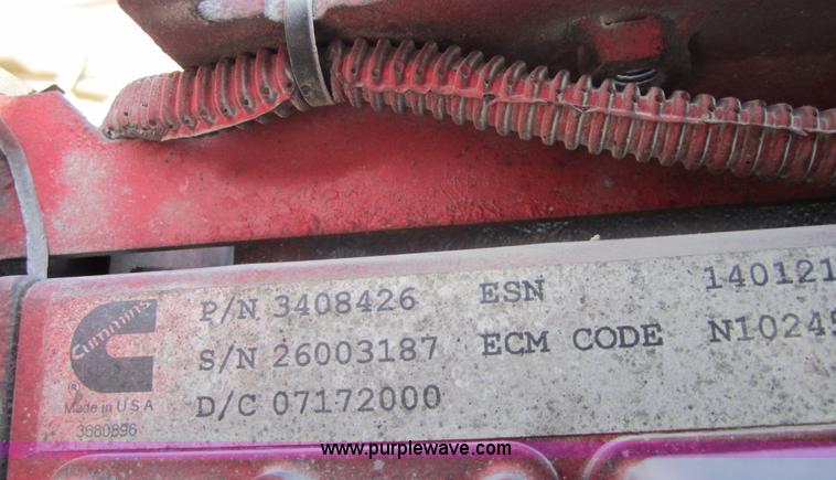 image for item C5153 2001 International 9900i semi truck