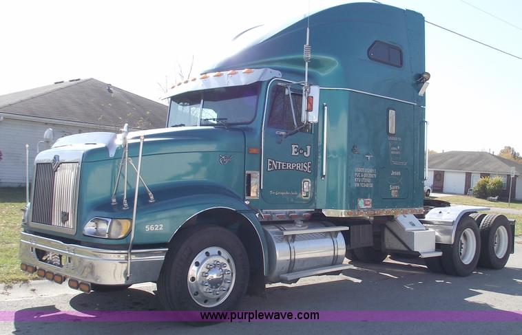 image for item C5736 2000 International Eagle 9400 semi truck