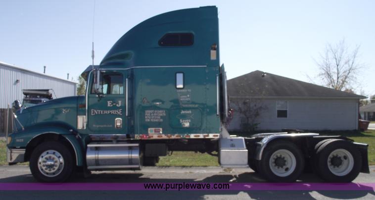 image for item C5736 2000 International Eagle 9400 semi truck