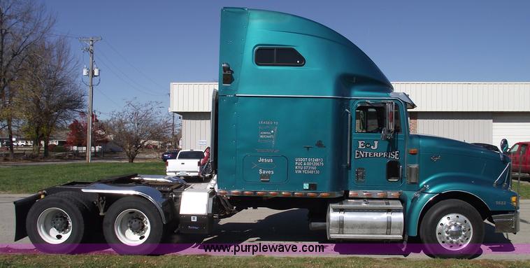 image for item C5736 2000 International Eagle 9400 semi truck