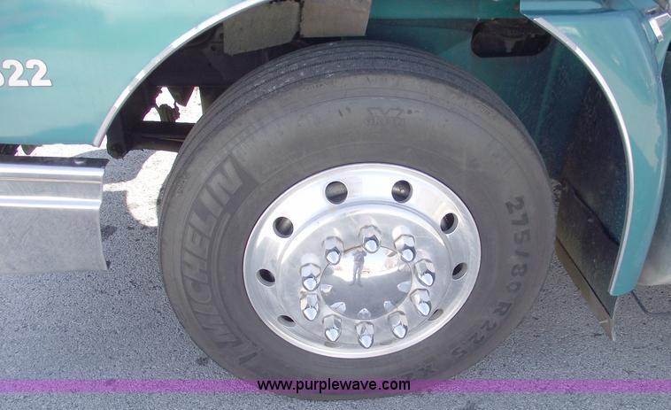 image for item C5736 2000 International Eagle 9400 semi truck