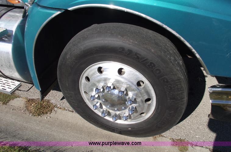 image for item C5736 2000 International Eagle 9400 semi truck