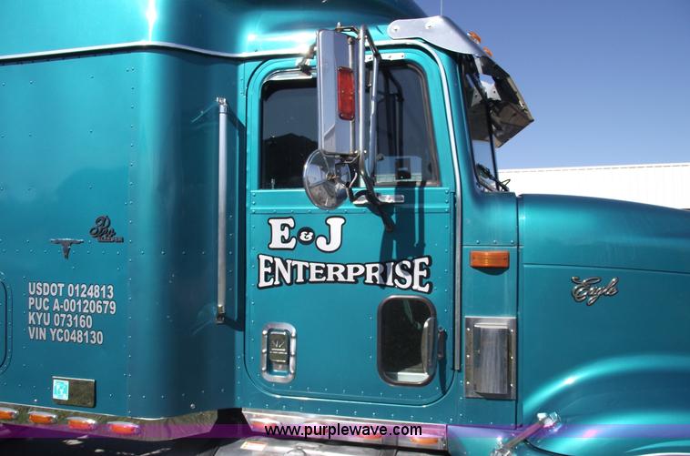 image for item C5736 2000 International Eagle 9400 semi truck