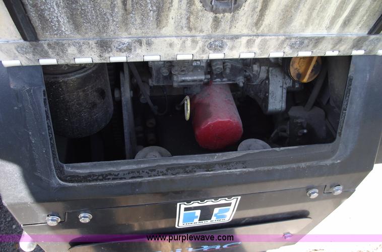 image for item C5736 2000 International Eagle 9400 semi truck