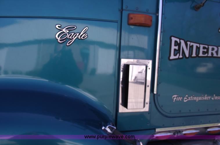image for item C5736 2000 International Eagle 9400 semi truck