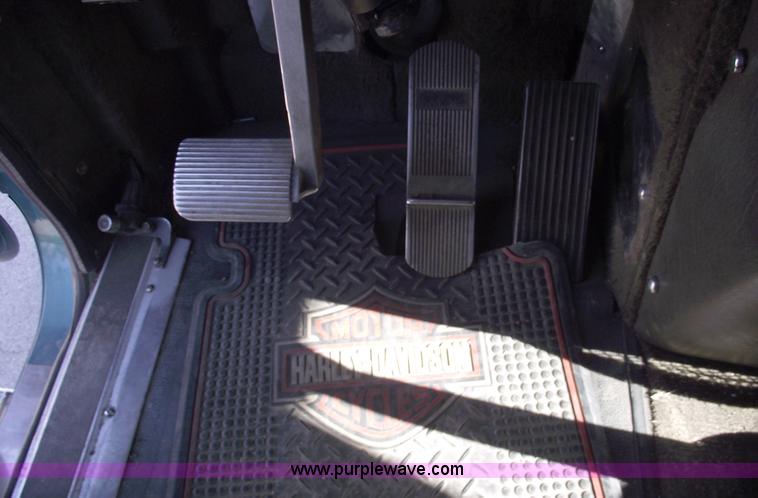 image for item C5736 2000 International Eagle 9400 semi truck