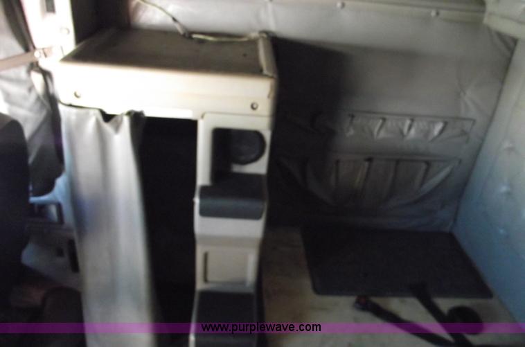 image for item C5736 2000 International Eagle 9400 semi truck