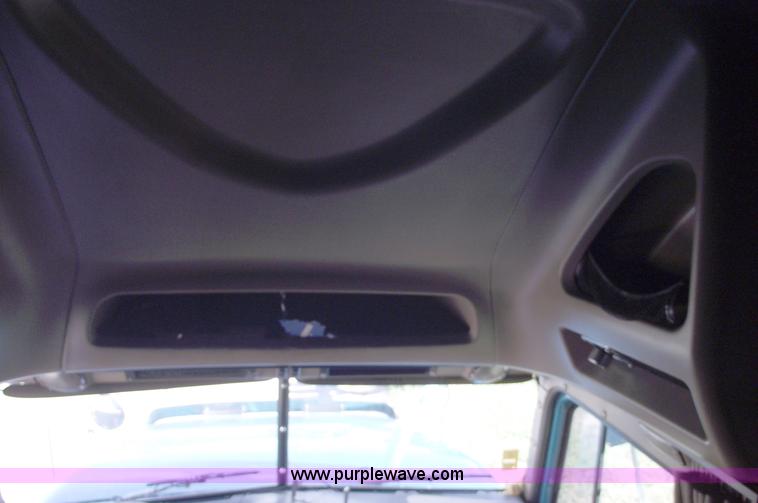 image for item C5736 2000 International Eagle 9400 semi truck