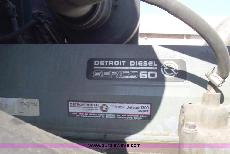 image for item C5736 2000 International Eagle 9400 semi truck