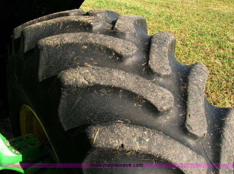 image for item A1496 2005 John Deere 7320 MFWD tractor