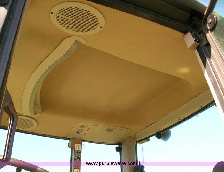 image for item A1496 2005 John Deere 7320 MFWD tractor