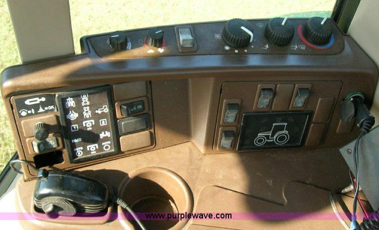 image for item A1496 2005 John Deere 7320 MFWD tractor