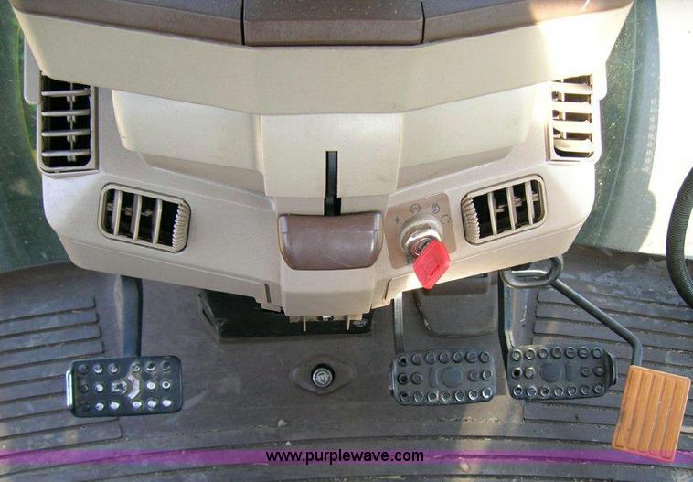 image for item A1496 2005 John Deere 7320 MFWD tractor