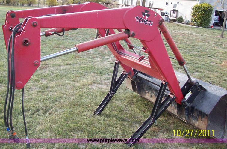 image for item A1527 Massey-Ferguson 1050 loader and bucket