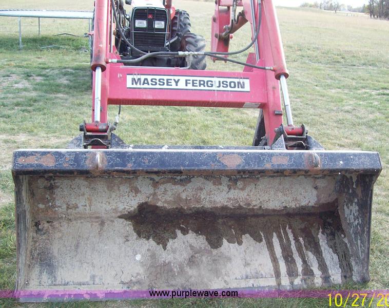 image for item A1527 Massey-Ferguson 1050 loader and bucket