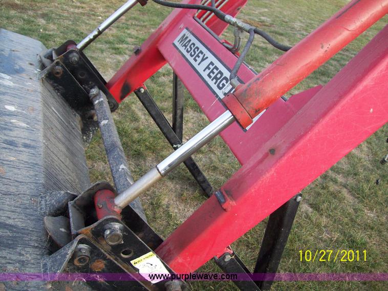 image for item A1527 Massey-Ferguson 1050 loader and bucket