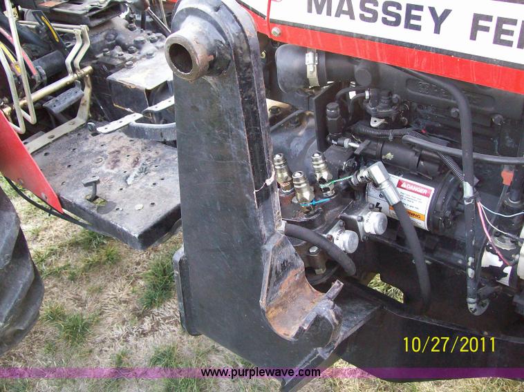 image for item A1527 Massey-Ferguson 1050 loader and bucket