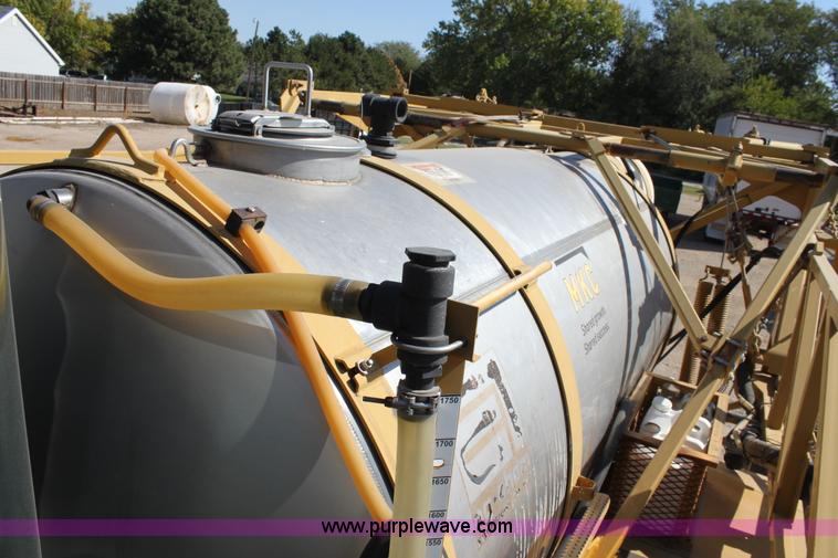 image for item A2929 2000 Terra Gator 6103 sprayer