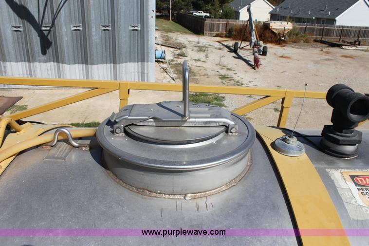 image for item A2929 2000 Terra Gator 6103 sprayer