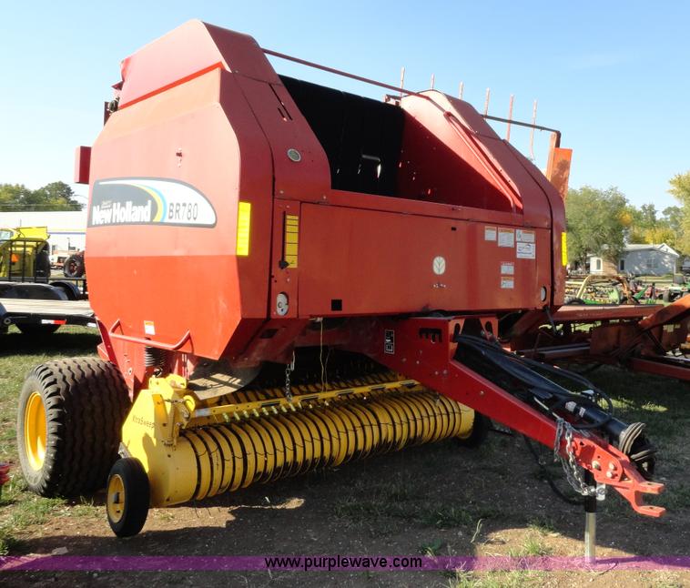 image for item A3176 2006 New Holland BR780A round baler