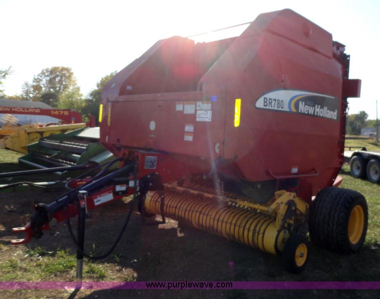 image for item A3176 2006 New Holland BR780A round baler