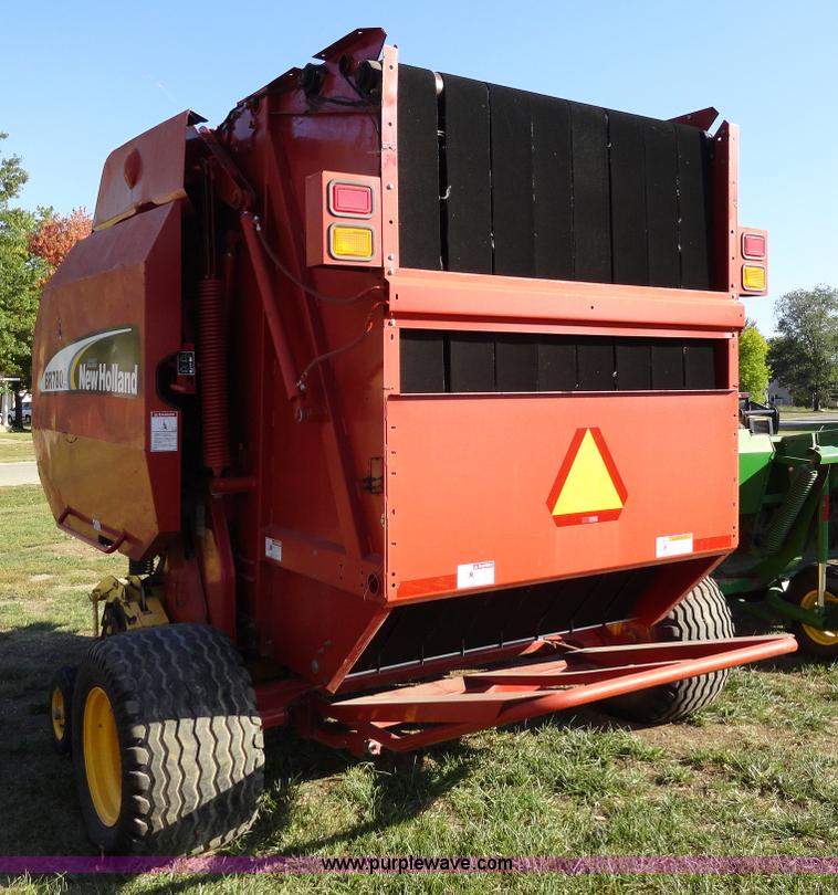 image for item A3176 2006 New Holland BR780A round baler