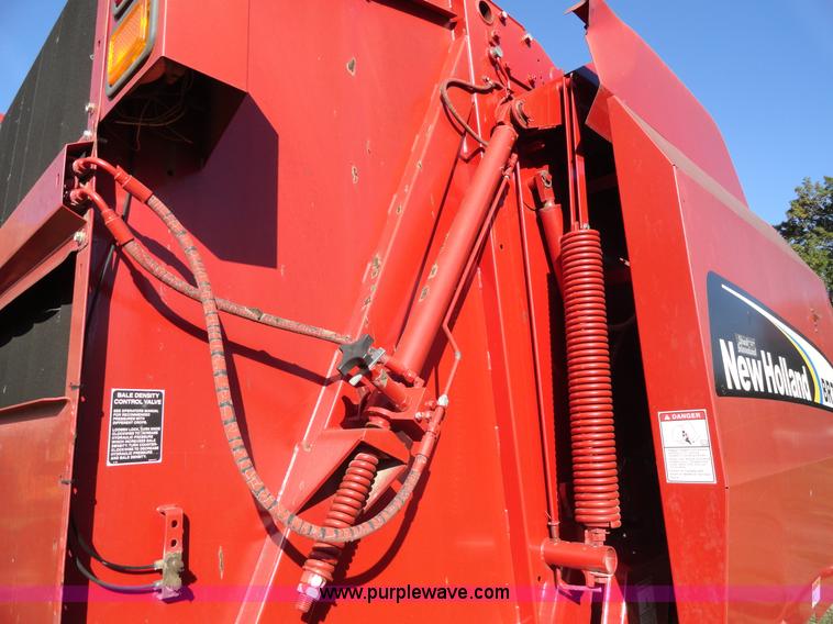 image for item A3176 2006 New Holland BR780A round baler