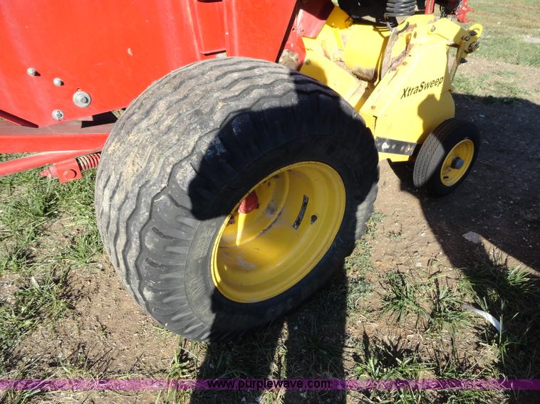 image for item A3176 2006 New Holland BR780A round baler