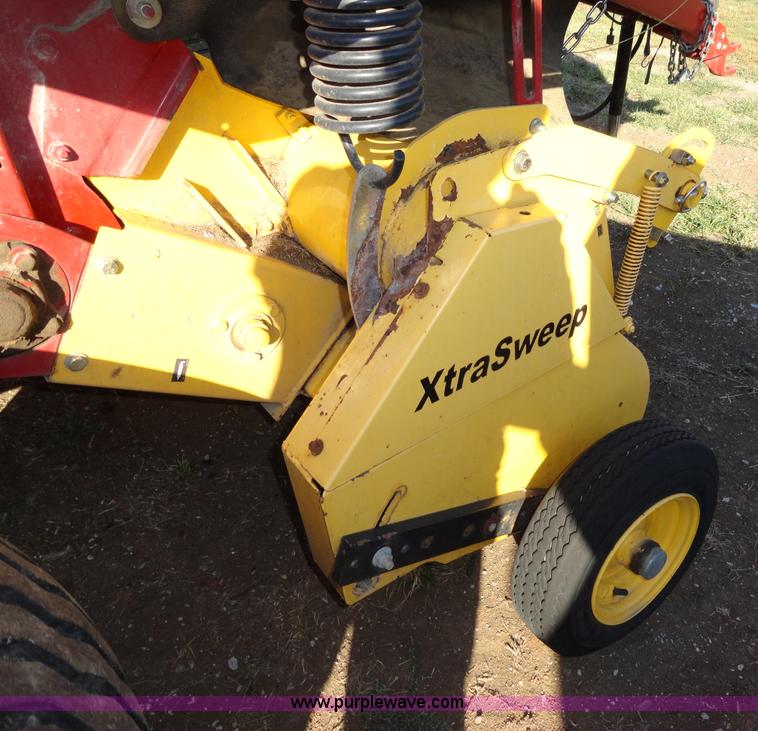 image for item A3176 2006 New Holland BR780A round baler