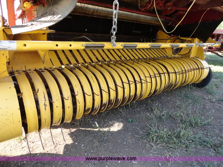 image for item A3176 2006 New Holland BR780A round baler